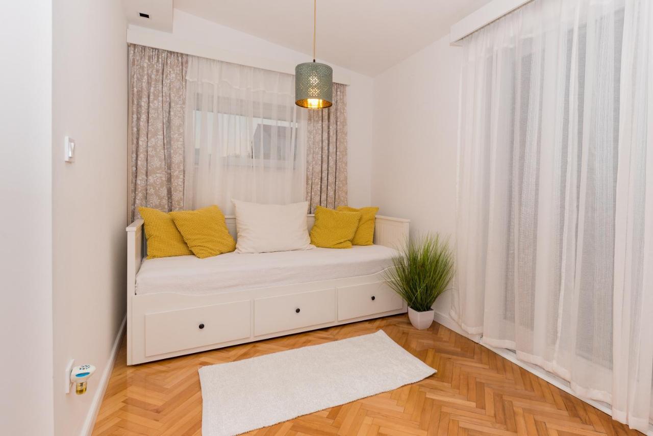 Apartment Julija *
